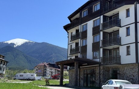 Апартамент с функционално разпределение в жилищен комплекс.